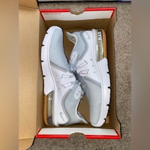 Nike women’s Air Max size 10! NEVER worn. Original box.
